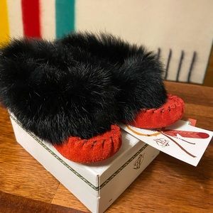 New Bastien Infant Hiawatha Moccasins Red Black